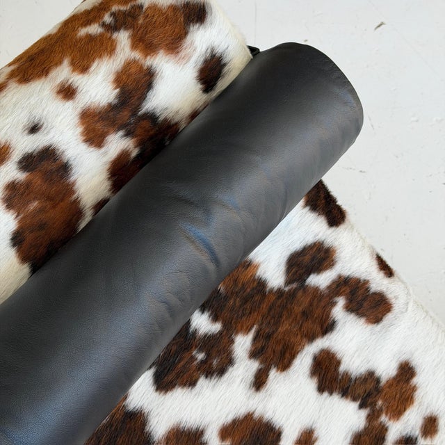Metal Lc4 Cowhide Chaise by Le Corbusier, Pierre Jeanneret, and Charlotte Perriand for Cassina For Sale - Image 7 of 10