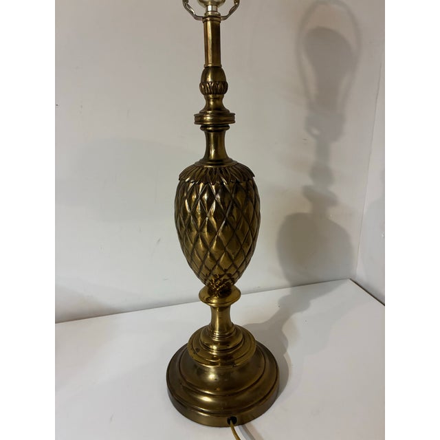 Stiffel Vintage Hollywood Regency Brass Pineapple Table Lamp Stiffel MCM 24” 1960s For Sale - Image 4 of 12