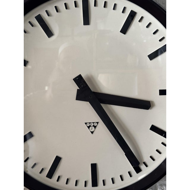 Large Czech Bakelite Office Clocks from Pragotron, 1950s For Sale - Image 6 of 8