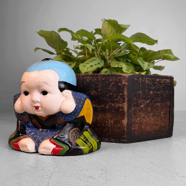 Decorative vintage Japanese Fukusuke money box, made of painted ceramic and dating from the 1960s. Dimensions: height 20...