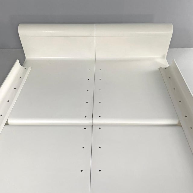 Italian Modern Double Bed in White Wood by Benatti, 1970s For Sale - Image 10 of 18