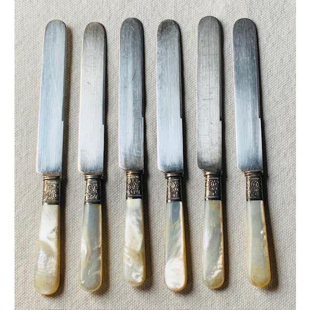 Antique White Six Mother-of-Pearl & Silver Dinner Knives — Landers, Frary & Clark Aetna Works — American Edwardian Table, C. 1900–1915 For Sale - Image 8 of 17