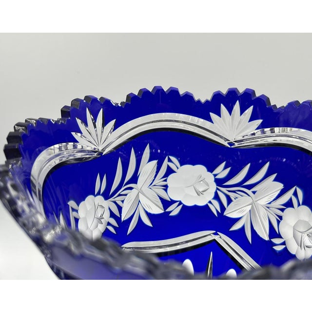 Art Nouveau Crystal Vase in Cobalt Blue with Floral Engraving from Lausitz For Sale - Image 9 of 12