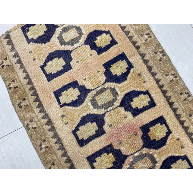 1960s Mid 20th Century Oushak Turkish Handknotted Wool Rug For Sale - Image 5 of 5