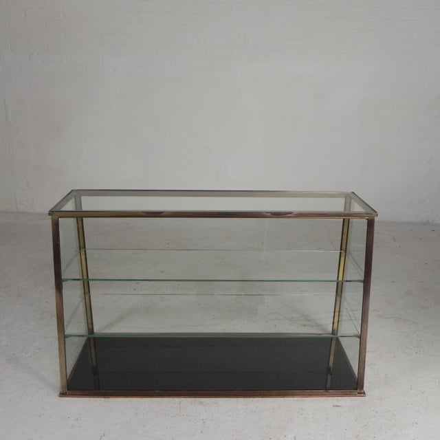 Mid-Century Modern Glass Counter Display Case with a Brass Frame and Glass Shelves, 1930s For Sale - Image 3 of 18