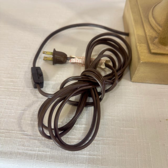 Chic Vintage Palm Beach Regency Gold Parrot Tole Palm Tree Table Lamp – Mid-Century Modern Decor For Sale - Image 12 of 12