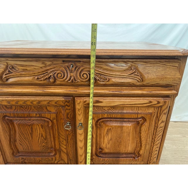 1990s Oakwood Interiors Lowboy Dresser Chest Four Cedar Drawers Cabinet Locking For Sale - Image 13 of 14