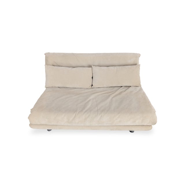 We are offering a beautiful extendable designer sofa bed from the French premium manufacturer Ligne Roset for sale....