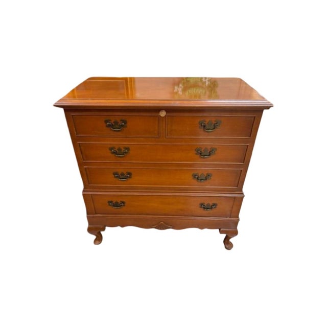 Vintage 1950 Lane Furniture Queen Anne-Style Lowboy Cedar Chest. Features a hinged top that opens to a deep, cedar main...
