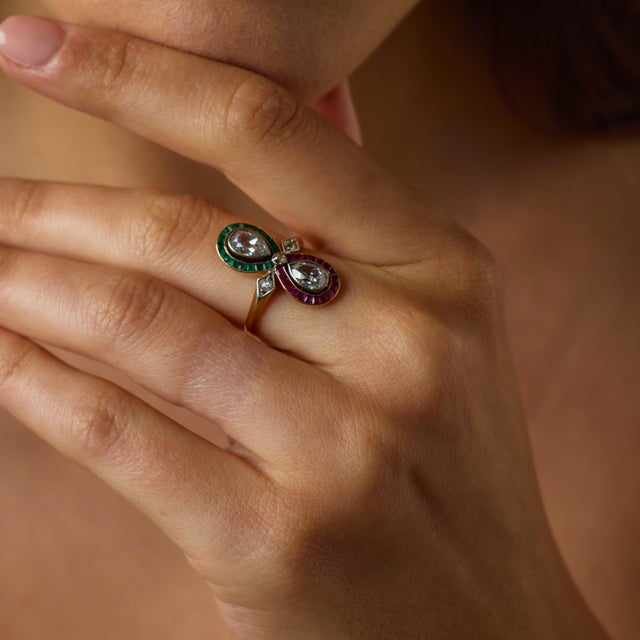 1910s 1910s Edwardian Diamond Ruby Emerald 14k Yellow Gold Toi Et Moi Ring, Size 6.75 For Sale - Image 5 of 6