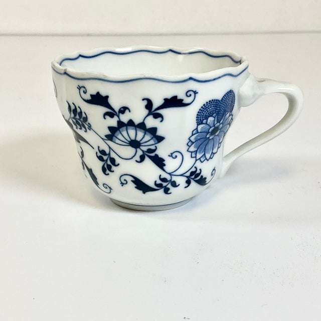 Vintage Japanese Chinoiserie Meissen Blue Danube Cup & Saucer Sets - Service for 6 - 12 Pieces For Sale - Image 10 of 13