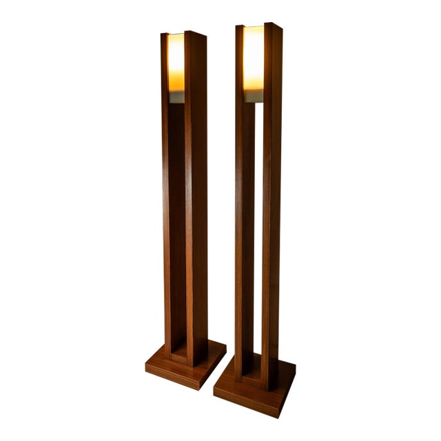 1960s Mid-Century Modern Freestanding Architectural Tower Floor Lamps in Oak After Frank Llyod Wright, Usa - Set of 2 For Sale
