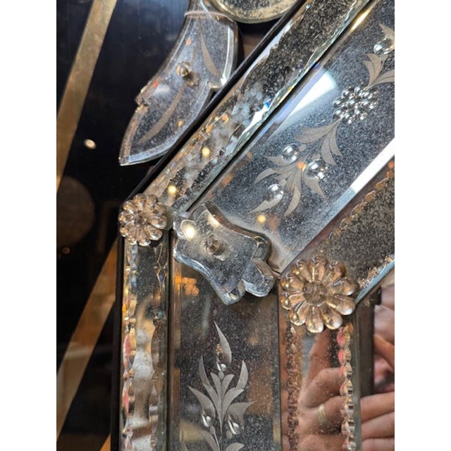 The Antique Octagonal Etched Venetian Glass Cushion Mirror is a beautiful and elegant addition to any home décor. The...