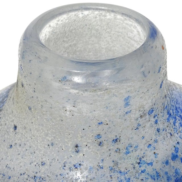 Abstract Murano Seguso Arte Vetro Vintage Blue Black Abstract Scavo Surface Texture Italian Art Glass Flower Vase For Sale - Image 3 of 10