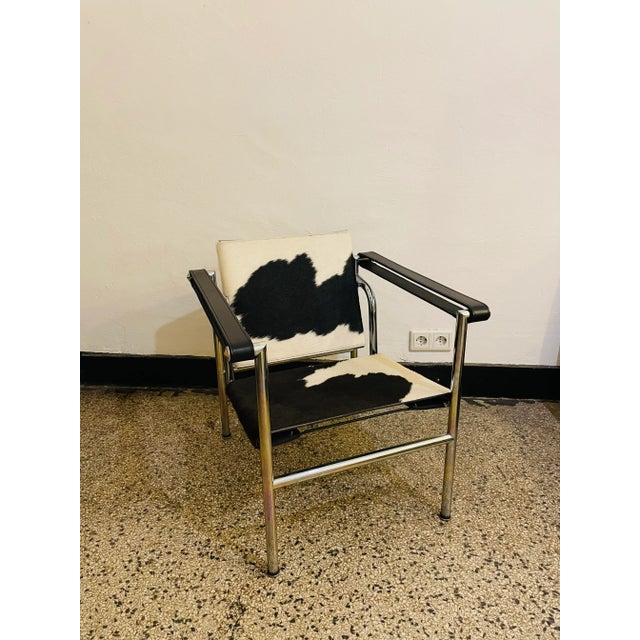 LC1 Chair by Le Corbusier, Pierre Jeanneret & Charlotte Perriand for Cassina For Sale - Image 12 of 13