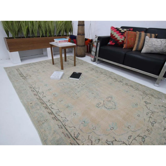 Mid 20th Century 1960s Vintage Faded Washed Out Turkish Area Rug- 5′2″ × 9′ For Sale - Image 5 of 6