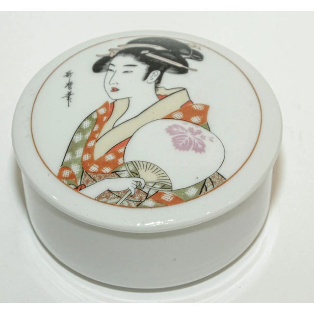 Asian Japanese Porcelain Vintage Trinket Lidded Boxes Set of Three For Sale - Image 3 of 10