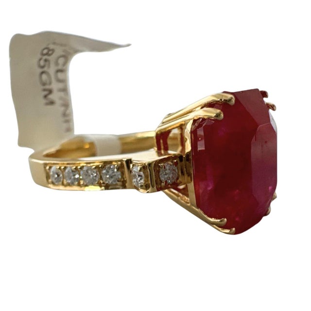 8.34 CTW Victorian Style Diamond & Emerald-Cut Ruby Ring 18k Yellow Gold, Size 6 For Sale - Image 4 of 8