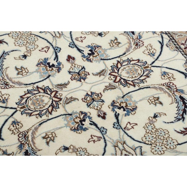 Middle Eastern Rug in Wool For Sale - Image 5 of 10