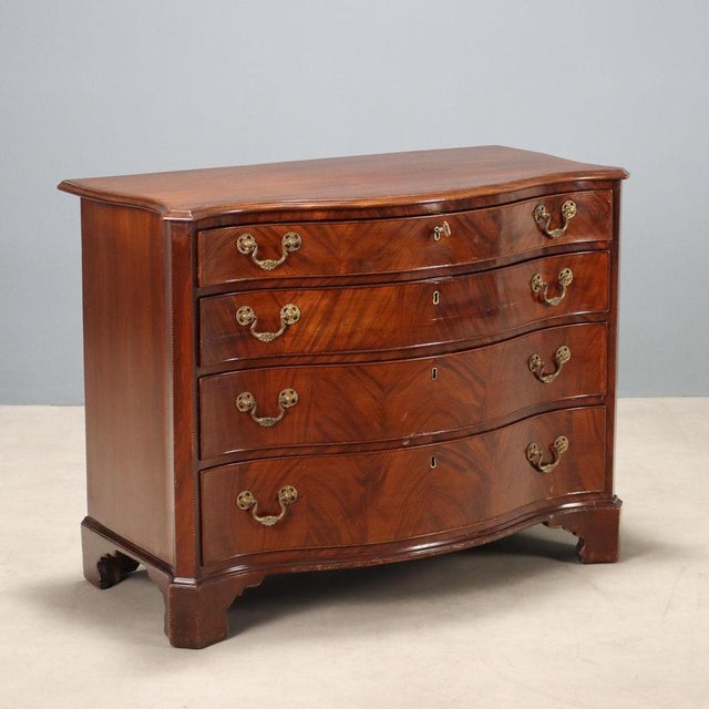 Small Chest of Drawers in Mahogany and Mahogany Feather For Sale - Image 10 of 10