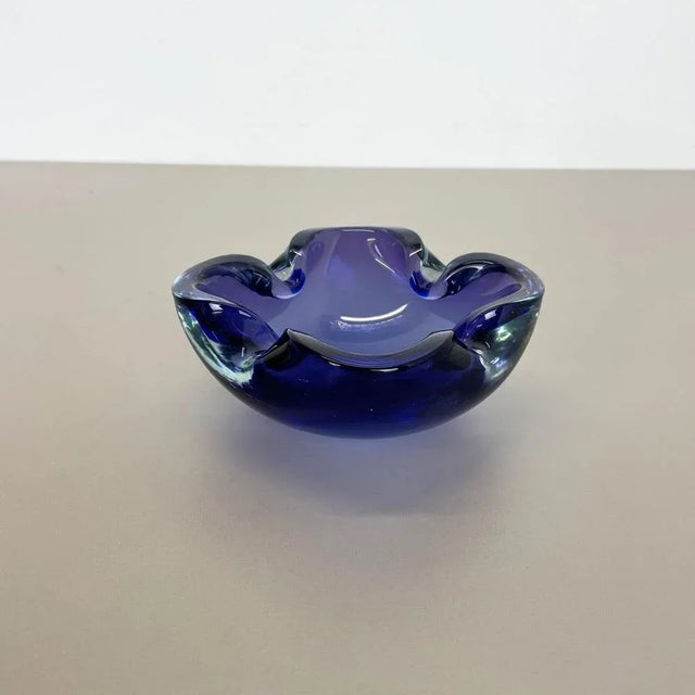 1970s Heavy Blue Murano Glass Shell Bowl or Ashtray, Italy, 1970s For Sale - Image 5 of 17