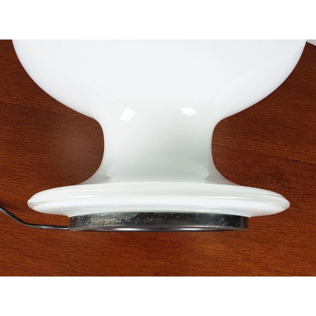 Mid-Century Modern White Murano Glass Mushroom Table Lamp from Vistosi, 1960s For Sale - Image 3 of 12