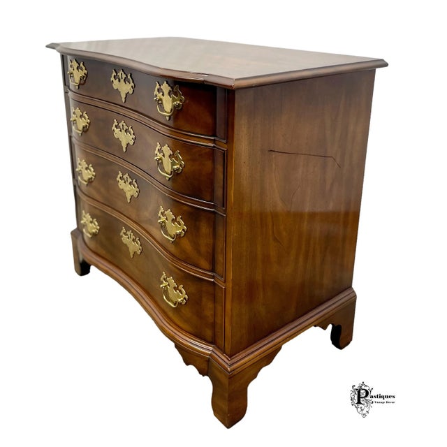 American Vintage Statton Chippendale Style Antique Oxford Chest Accent Chest / Commode For Sale - Image 3 of 13