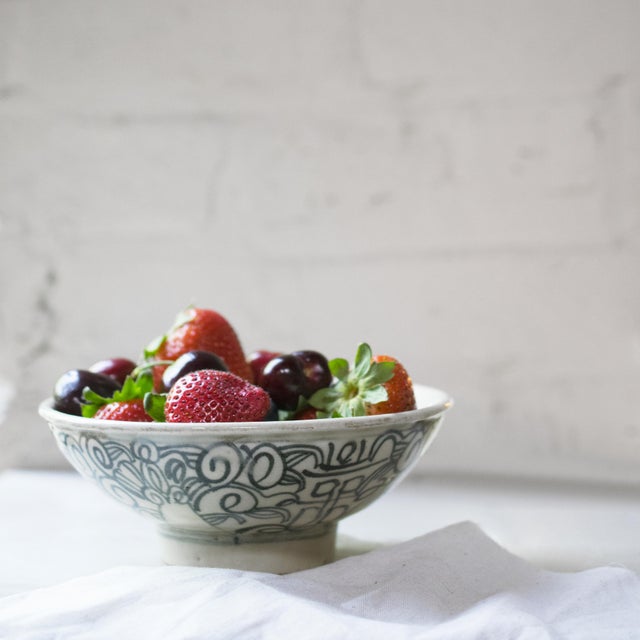 Late 18th Century Chinese Blue & White Double Happiness Bowl, C. 1800 For Sale - Image 5 of 5