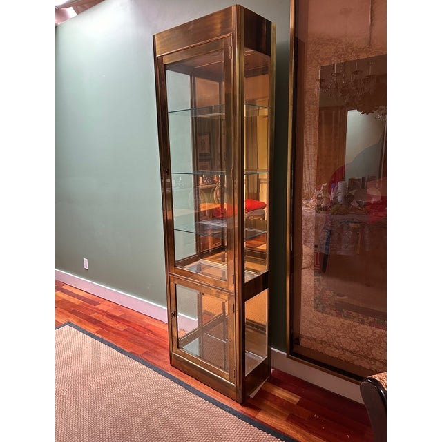 Postmodern Vintage 1970s MasterCraft-like Brass and Glass Vitrine Display Cabinet For Sale - Image 3 of 9