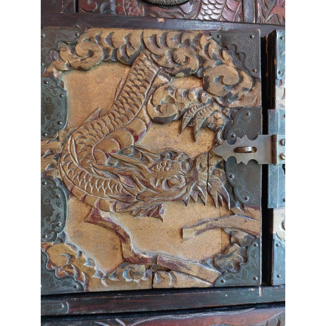Antique 1880s Chinese Dragon Lacquer Gilt Jewelry Chest Cabinet Qing Dynasty For Sale - Image 9 of 18