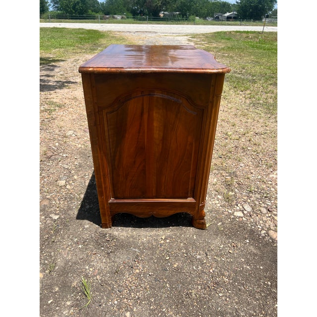 French Provincial French 18th Century Louis XV Provincial Walnut Chest of Drawers or Commode For Sale - Image 3 of 12