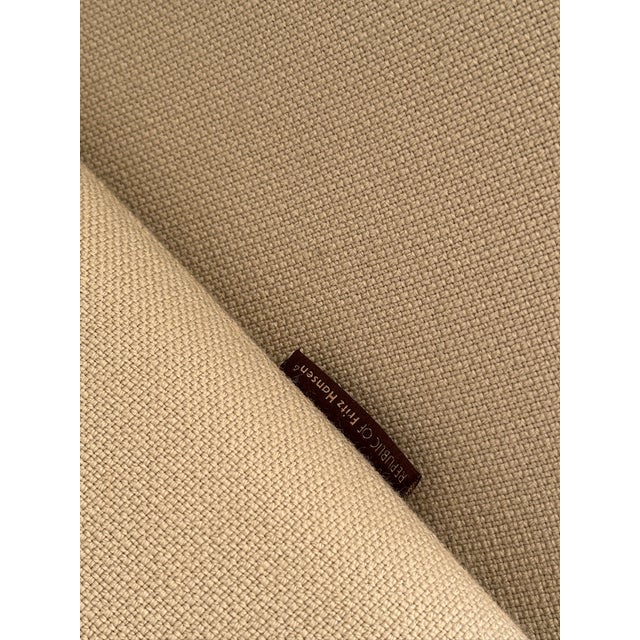 Egg Swivel Lounge Chair in Beige Fabric and Metal by Arne Jacobsen for Fritz Hansen For Sale - Image 10 of 10