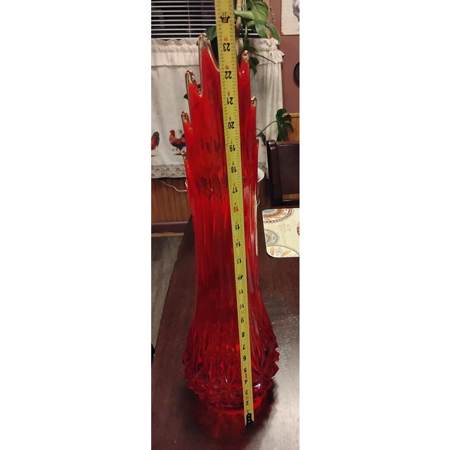 1960s Large Le Smith Diamond Butt 16 Fingers Swung Vase Amberina 24 Gorgeous Red For Sale - Image 4 of 11