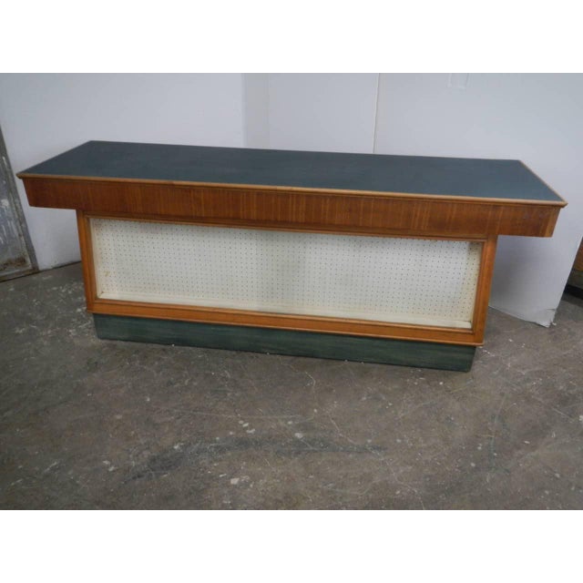 with original glass. The narrowest part measures 186 x 57 x 73 cm. The drawers are of different sizes. Starting from the...