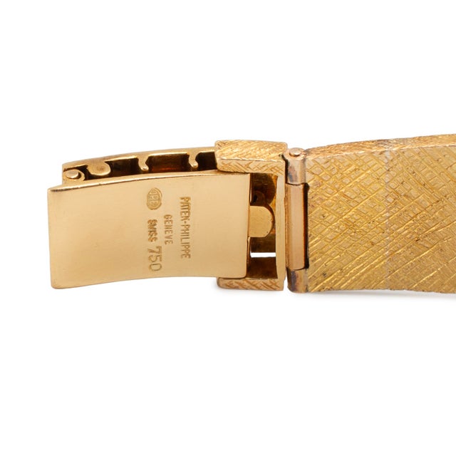 Gold Ladies Vintage Patek Philippe Ellipse 19mm 3370/1j 18k Yellow Gold Manual Watch For Sale - Image 8 of 10