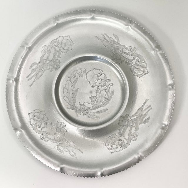 1950s Vintage Boho Chic Arts & Crafts Hand Wrought Etched Aluminum Round Serving Tray. For Sale - Image 11 of 11