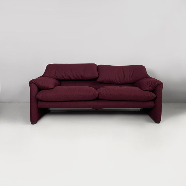 Italian modern burgundy fabric sofa Maralunga by Vico Magistretti for Cassina, 1970s Two-seater sofa model Maralunga in...
