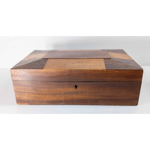 19th Century English or European Two-Tone Mahogany Satinwood Veneered Box For Sale - Image 4 of 17