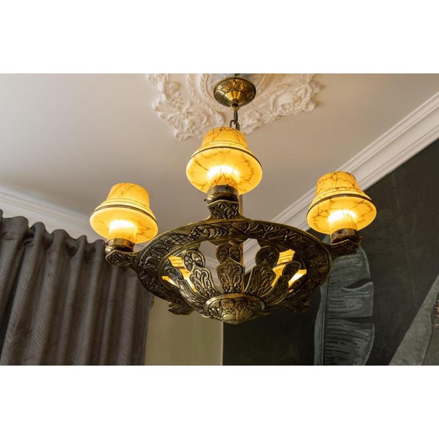 French Art Deco Bronze Chandelier with Marbled Beige Mushroom Glass Shades, 1930s For Sale - Image 6 of 18