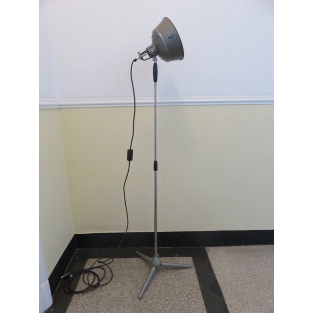 This photography light was manufactured in the 1950s by K. Weinert in Berlin and still has its original grey hammer...