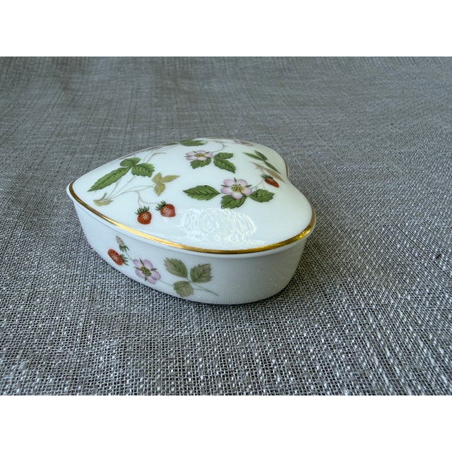 Wedgwood Vintage Wedgwood Floral Strawberry Porcelain Heart Trinket Box For Sale - Image 4 of 12