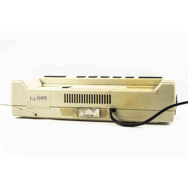 Vintage Clock Radio is an original decorative object realized in 1980s by INNO-HIT. A vintage telephone-clock radio model...