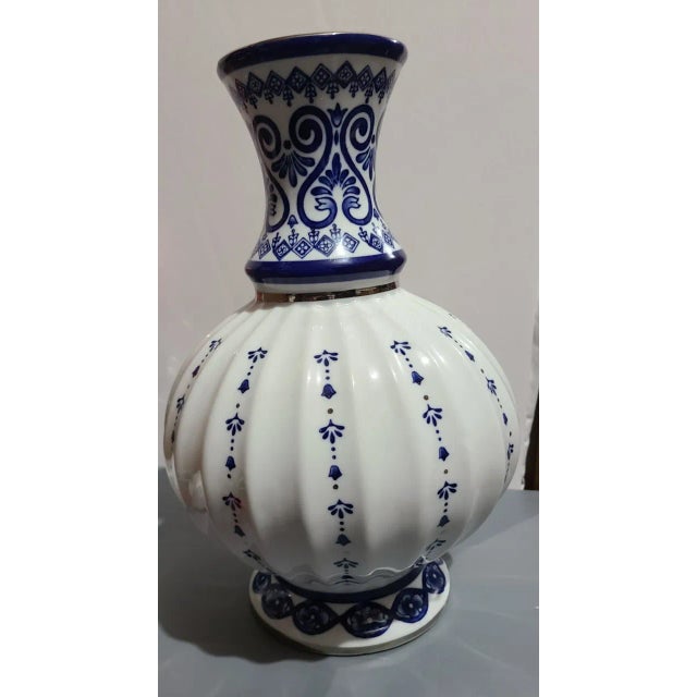Vintage MCM 1990s Floral Design Blue and White Vase, Handmade Chinese Porcelain Flower Vase For Sale - Image 4 of 6