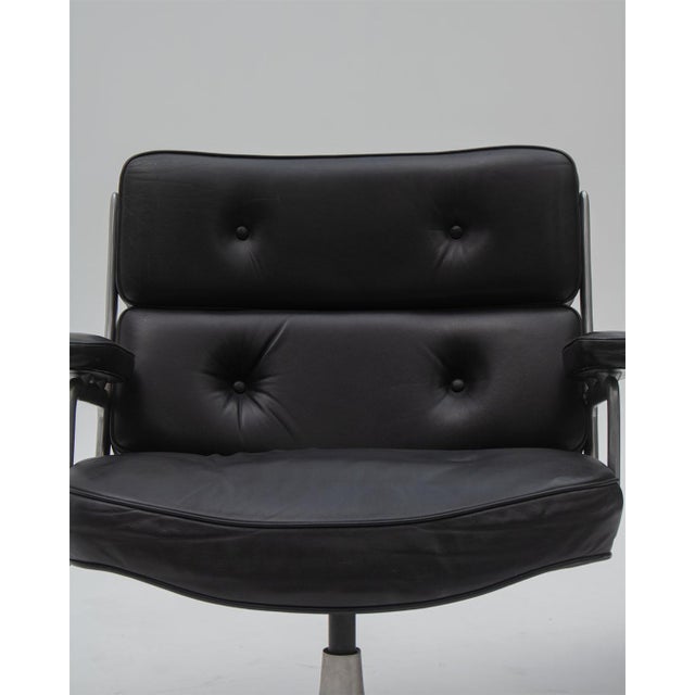 This chair was originally designed for the lobby of the Time Life Building in New York. Like all Lobby Chair models...