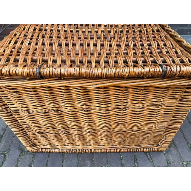 Large Wicker Log Basket with Lid and Handles, 1960s For Sale - Image 16 of 17