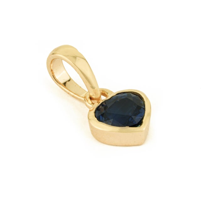 Heart-Shaped Blue Sapphire Bezel Set Solitaire Pendant in 14k Yellow Gold For Sale - Image 4 of 14