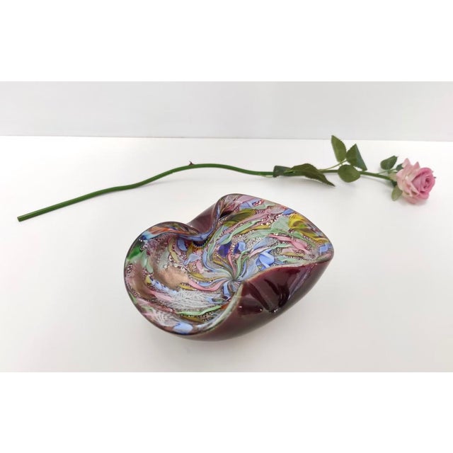 Made in Italy, 1950s. This ashtray / catchall is made in Bizantine zanfirico murano glass with murrines. It is a "Tutti...