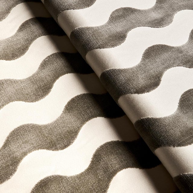 Schumacher Sample - Schumacher X Miles Redd The Wave Velvet Fabric in Grey For Sale - Image 4 of 4