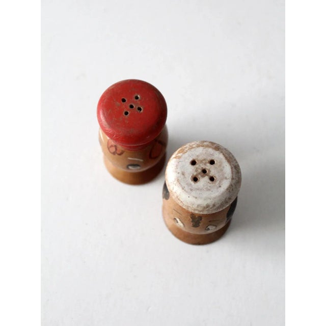 Wood Mid Century Wood Salt & Pepper Shakers Set For Sale - Image 7 of 9