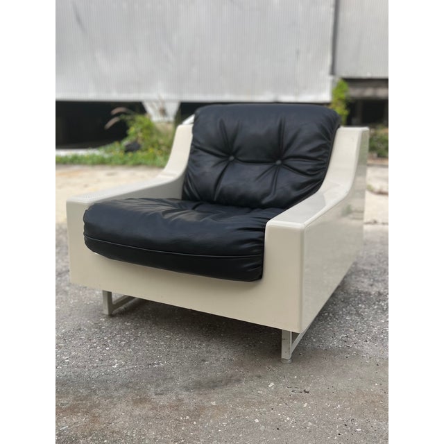 Mid Century Modern Sofa Set in Fiberglass With Black Tufted Cushions | Homecrest Style c.1960s For Sale - Image 9 of 18